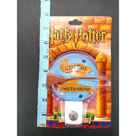 Vintage Harry Potter Nimbus 2000 Enesco Night Light Wall Auto Sensor 889237 New - Picture 5 of 6